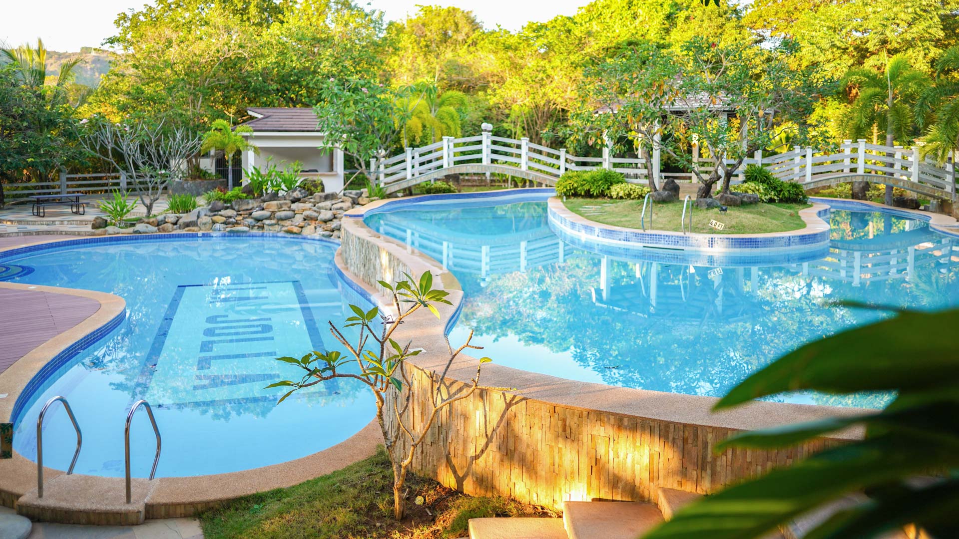 La Jolla Luxury Beach Resort Lagoon Pool
