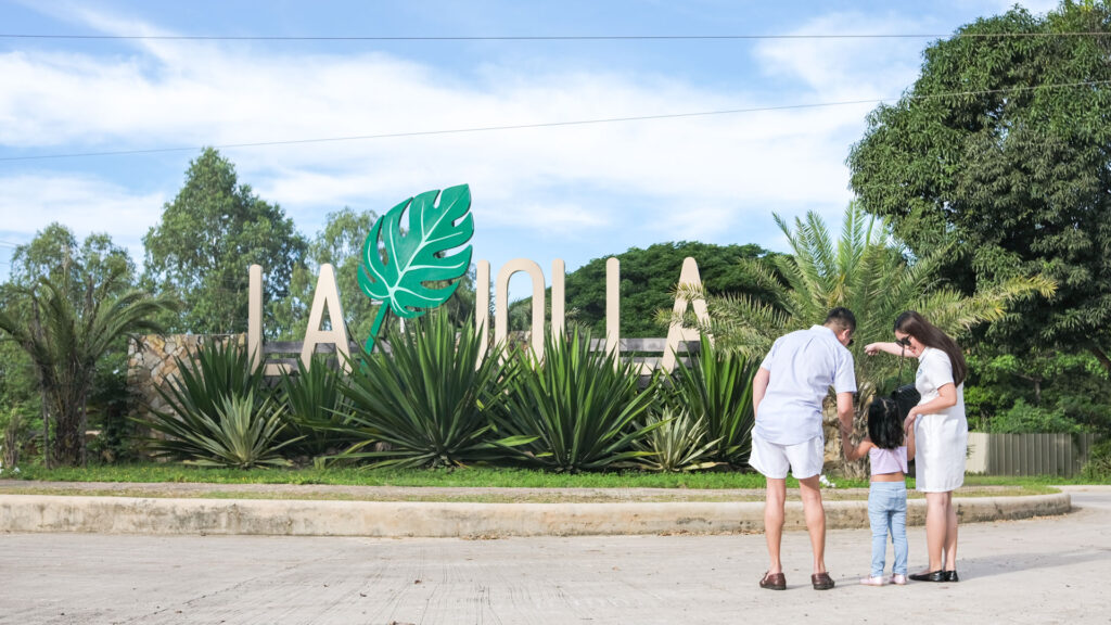 La Jolla Luxury Beach Resort Entrance